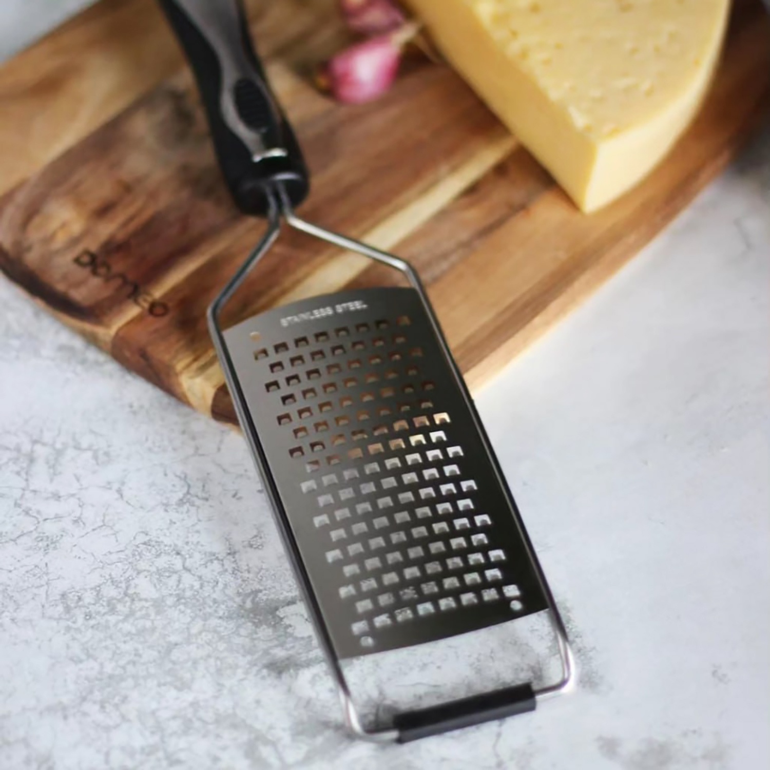 Терка DOMEO 31,5 см с черной ручкой