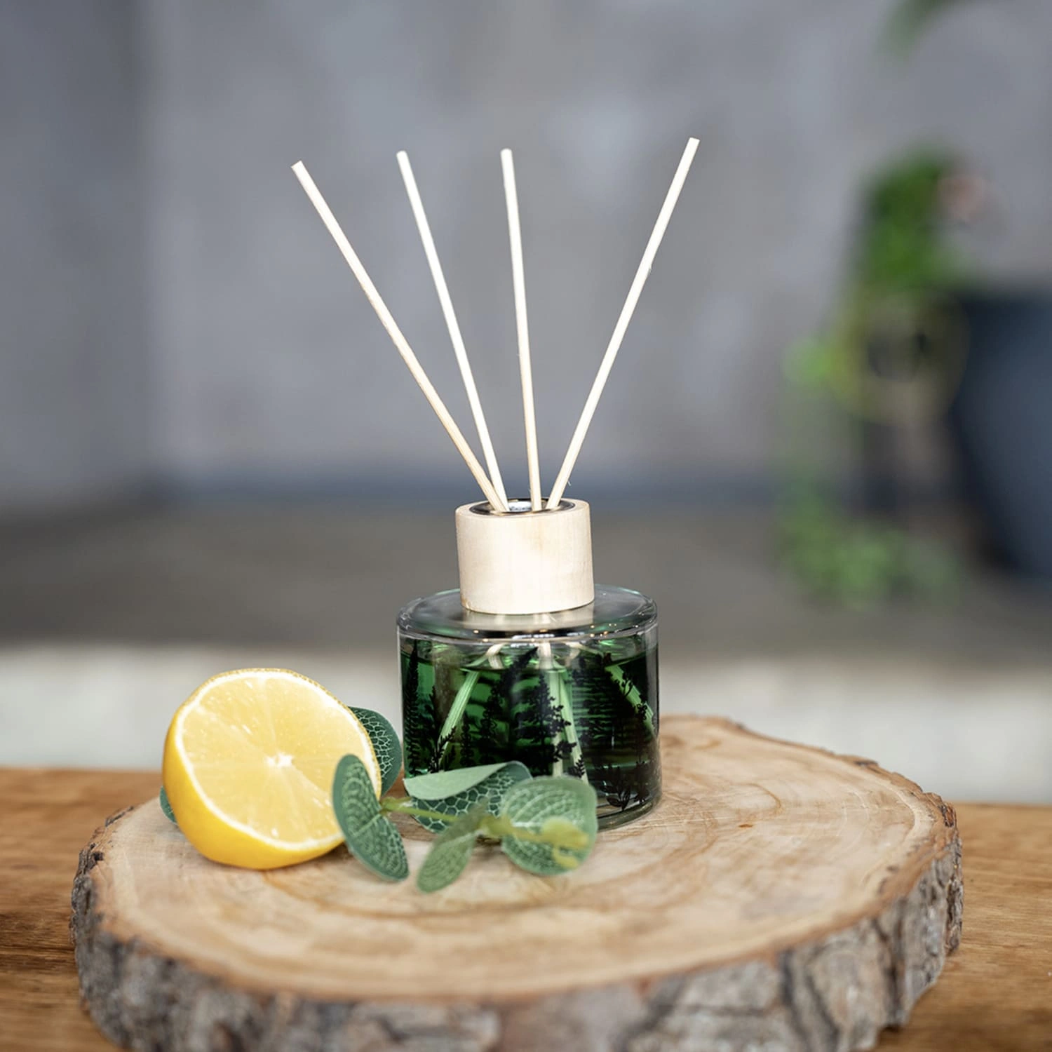 Парфюмированный аромадиффузор «Вещицы» Fresh Lemon & Eucalyptus 100 мл —  купить в интернет-магазине «Домаркет» с доставкой в Москве или самовывозом